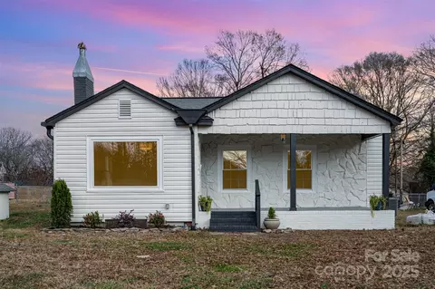 5204 Dellinger Cir, Cherryville, NC 28021