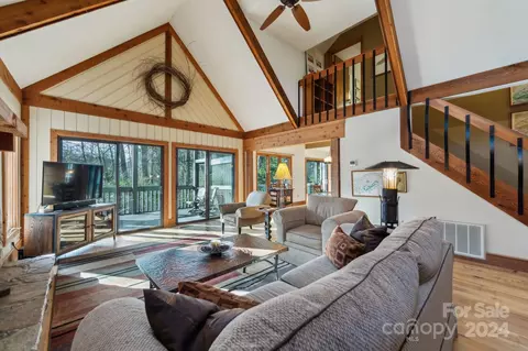 25 Fairway Villas Dr, Sapphire, NC 28774