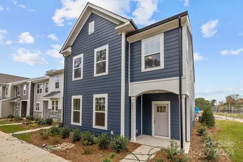 2005 Near Point 22 Rd #22, Charlotte, NC 28208