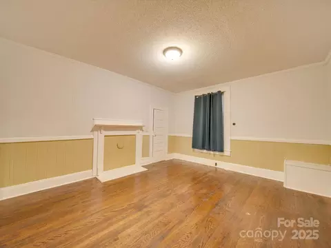Living - 523 Fox Ave, Chester, SC 29706 photo 4 of 18