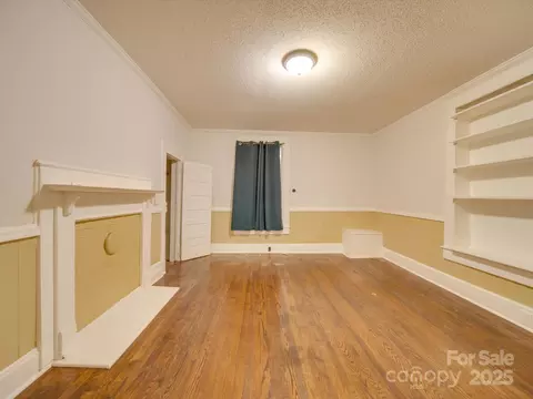 Living - 523 Fox Ave, Chester, SC 29706 photo 2 of 18