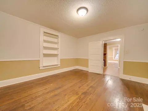 Living - 523 Fox Ave, Chester, SC 29706 photo 3 of 18