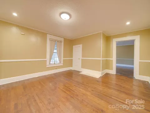 Living - 523 Fox Ave, Chester, SC 29706 photo 9 of 18