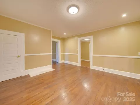 Living - 523 Fox Ave, Chester, SC 29706 photo 10 of 18