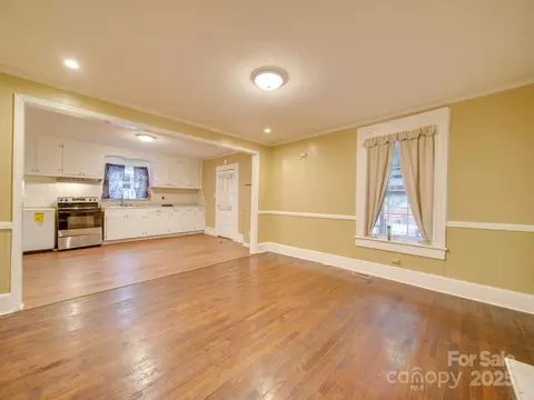Living - 523 Fox Ave, Chester, SC 29706 photo 15 of 18