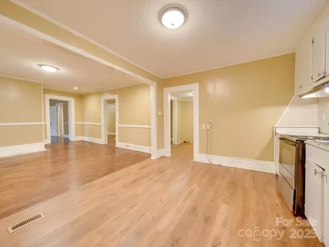 Living - 523 Fox Ave, Chester, SC 29706 photo 7 of 18