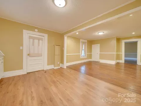 Living - 523 Fox Ave, Chester, SC 29706 photo 8 of 18