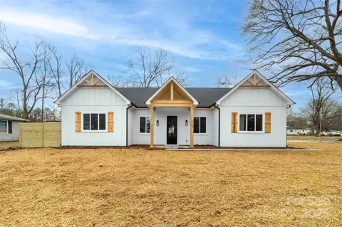 400 Belton Ave, Mount Holly, NC 28120