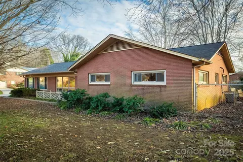 1024 Prestwood Se Dr SE, Lenoir, NC 28645
