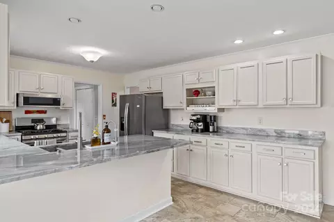Kitchen - 511 Nellie John Dr, Clyde, NC 28721 photo 3 of 4