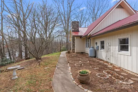 Exterior - 511 Nellie John Dr, Clyde, NC 28721 photo 3 of 5
