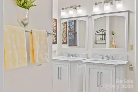Bath - 511 Nellie John Dr, Clyde, NC 28721 photo 3 of 3