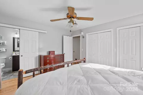 Bedroom - 511 Nellie John Dr, Clyde, NC 28721 photo 2 of 6