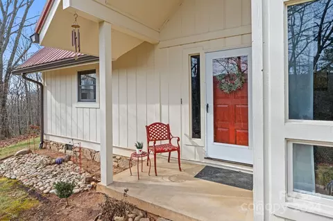 Exterior - 511 Nellie John Dr, Clyde, NC 28721 photo 2 of 5