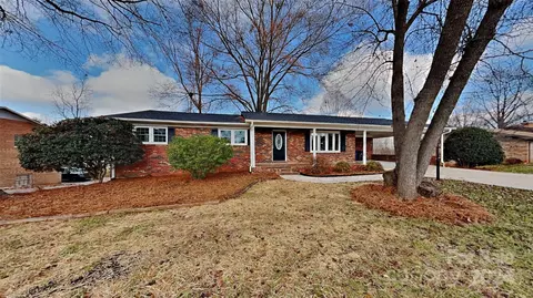 531 N Carolina Ave, Statesville, NC 28677