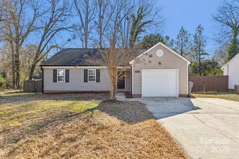 3436 Covington Oaks Dr, Charlotte, NC 28205