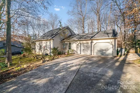 939 Autumnwood Ln, Charlotte, NC 28213