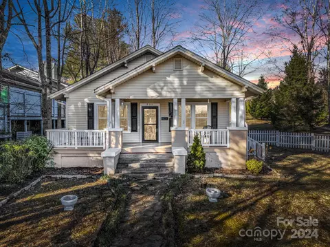 905 Kanuga Rd, Hendersonville, NC 28739