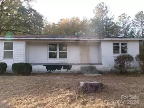 241 Lake Elizabeth Rd, Raeford, NC 28376