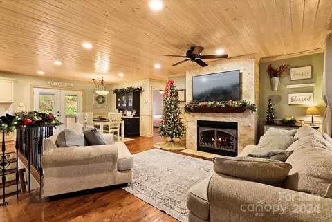 404 Trojan Horse Cir, Fleetwood, NC 28626