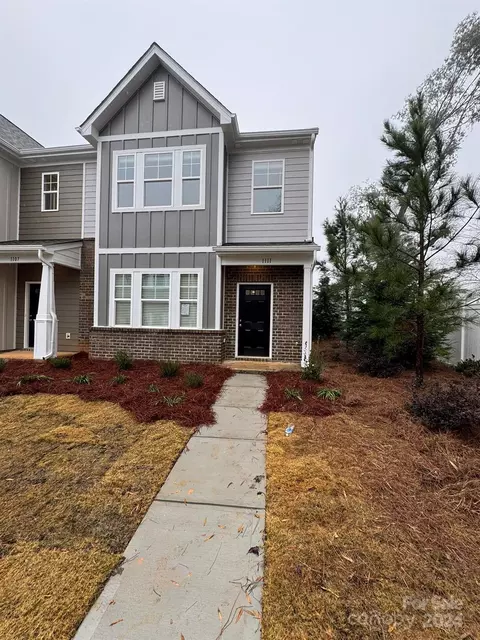 1111 Bartholdi Dr, Gastonia, NC 28054