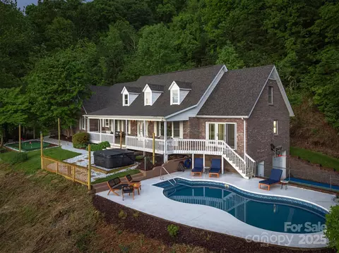 54 Hyder Ln, Weaverville, NC 28787