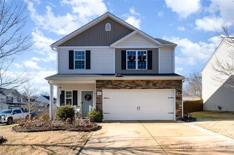 8003 Belmont Stables Dr, Charlotte, NC 28216