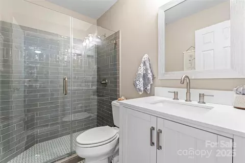 Bath - 401 Northwest Dr, Davidson, NC 28036 photo 1 of 4