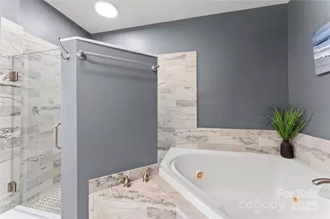 Bath - 401 Northwest Dr, Davidson, NC 28036 photo 3 of 4