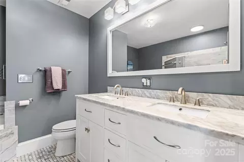Bath - 401 Northwest Dr, Davidson, NC 28036 photo 2 of 4
