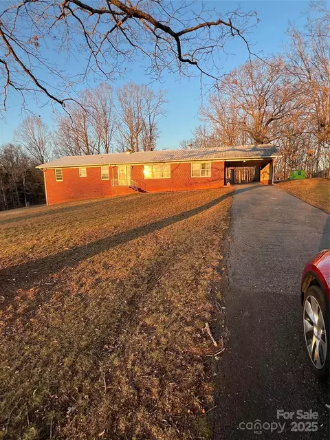 605 Clarksbury Church Rd, Thomasville, NC 27360
