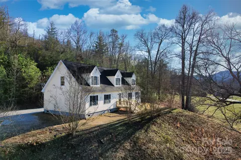 1220 Hickory Knoll Rd, Franklin, NC 28734