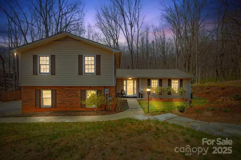 15 Jonway Ct, Candler, NC 28715