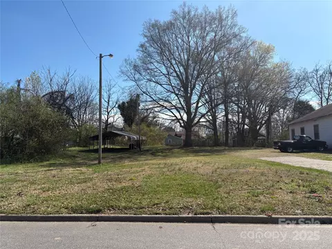 1319 7th St, Statesville, NC 28677