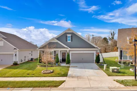 143 Cup Chase Dr, Mooresville, NC 28115