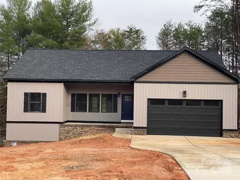 5743 Selkirk Dr, Hickory, NC 28601