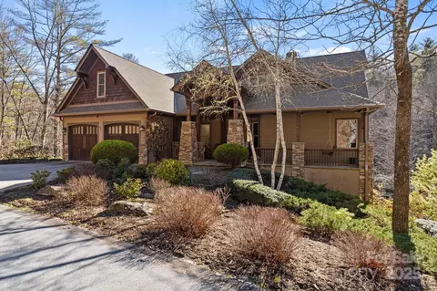 48 Blackgum Ct, Hendersonville, NC 28739