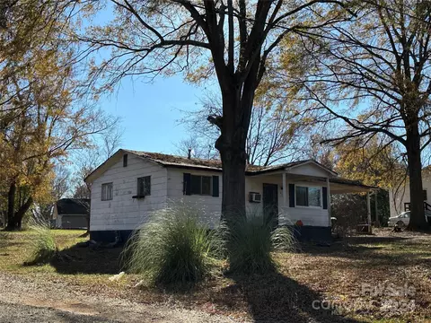 615 E Saunders Ave, Newton, NC 28658