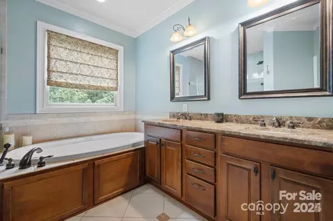 Bath - 6156 Falls Ridge Trl, Sherrills Ford, NC 28673 photo 1 of 4