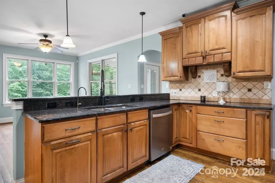 Kitchen - 6156 Falls Ridge Trl, Sherrills Ford, NC 28673 photo 3 of 3