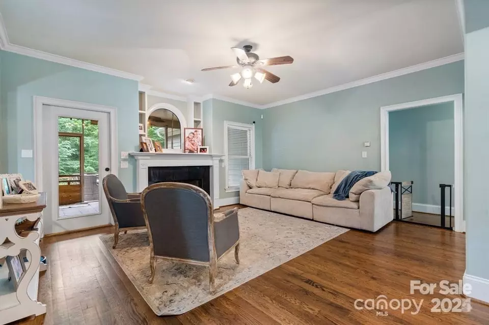 Living - 6156 Falls Ridge Trl, Sherrills Ford, NC 28673 photo 2 of 5