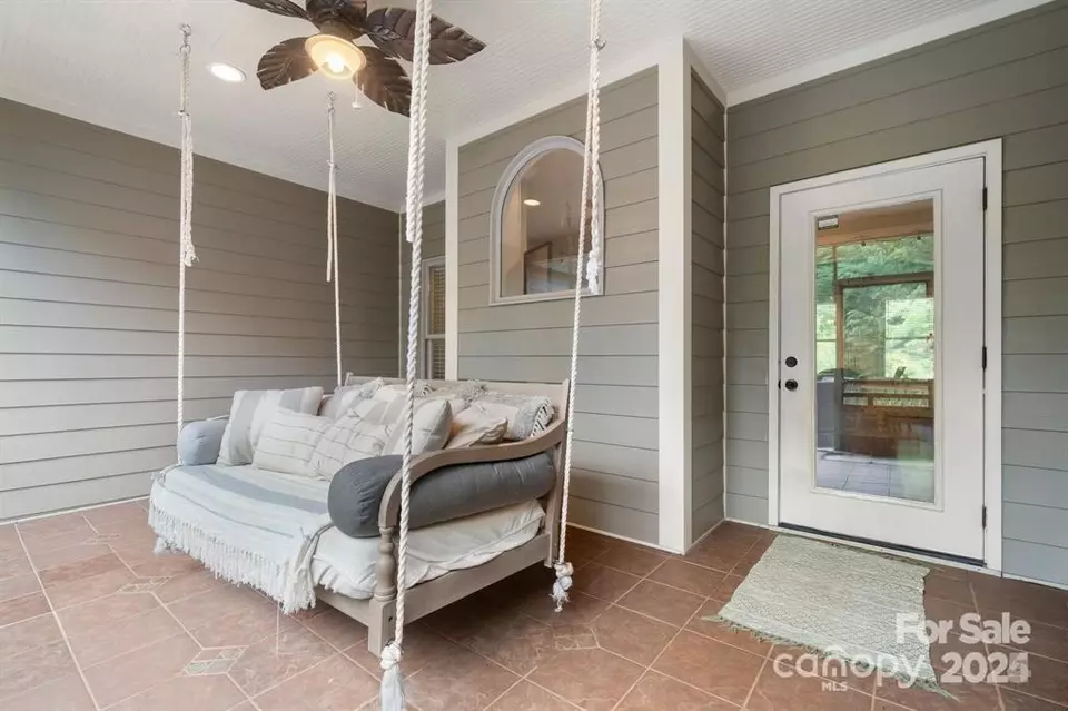 Exterior - 6156 Falls Ridge Trl, Sherrills Ford, NC 28673 photo 3 of 4