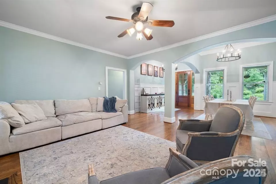 Living - 6156 Falls Ridge Trl, Sherrills Ford, NC 28673 photo 3 of 5