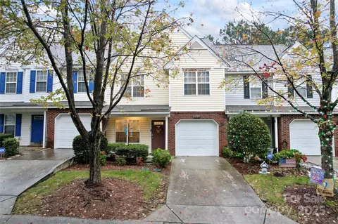 9907 Reindeer Way Ln, Charlotte, NC 28216