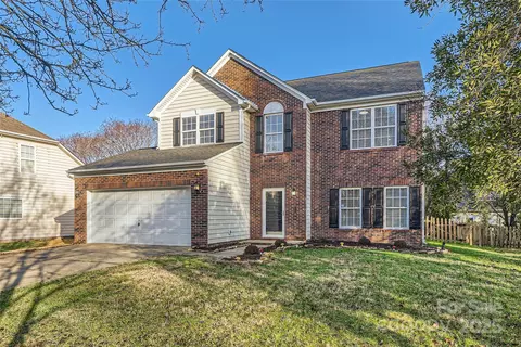Exterior - 118 Shorecrest Dr, Davidson, NC 28036 photo 2 of 8