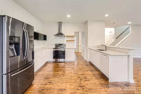 Kitchen - 118 Shorecrest Dr, Davidson, NC 28036 photo 1 of 3