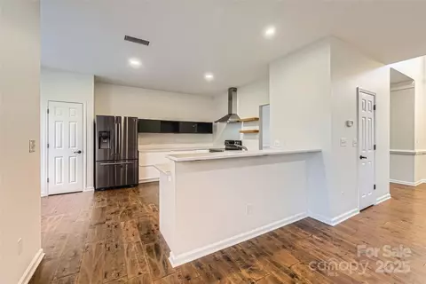 Kitchen - 118 Shorecrest Dr, Davidson, NC 28036 photo 3 of 3