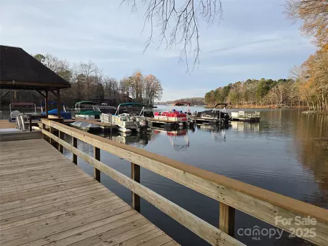 View/Area - 118 Shorecrest Dr, Davidson, NC 28036 photo 2 of 3