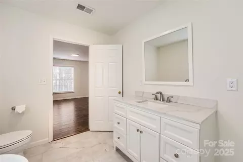Bath - 118 Shorecrest Dr, Davidson, NC 28036 photo 3 of 4