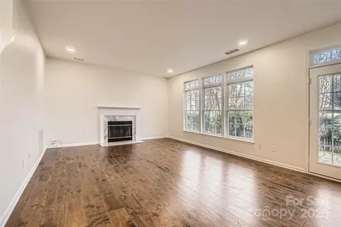 Living - 118 Shorecrest Dr, Davidson, NC 28036 photo 2 of 4